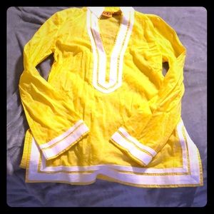 Cute beach top. Only worn once good condition